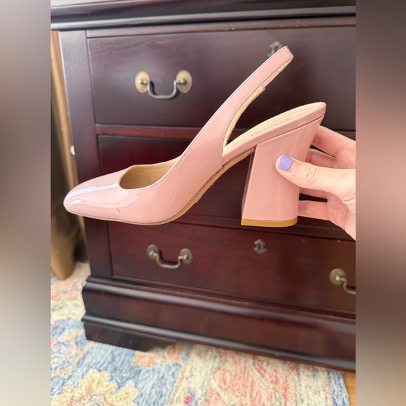 Stuart Weitzman - Picture 6 of 7